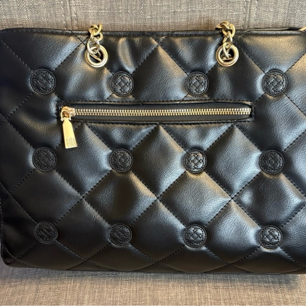 Daisy Fuentes Black and Gold Quilted Shoulder Bag - Picture 2 of 4